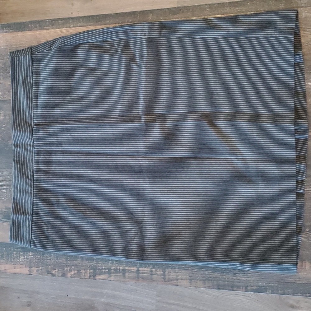 EUC Gap Stretch Pinstripe Skirt Size 10